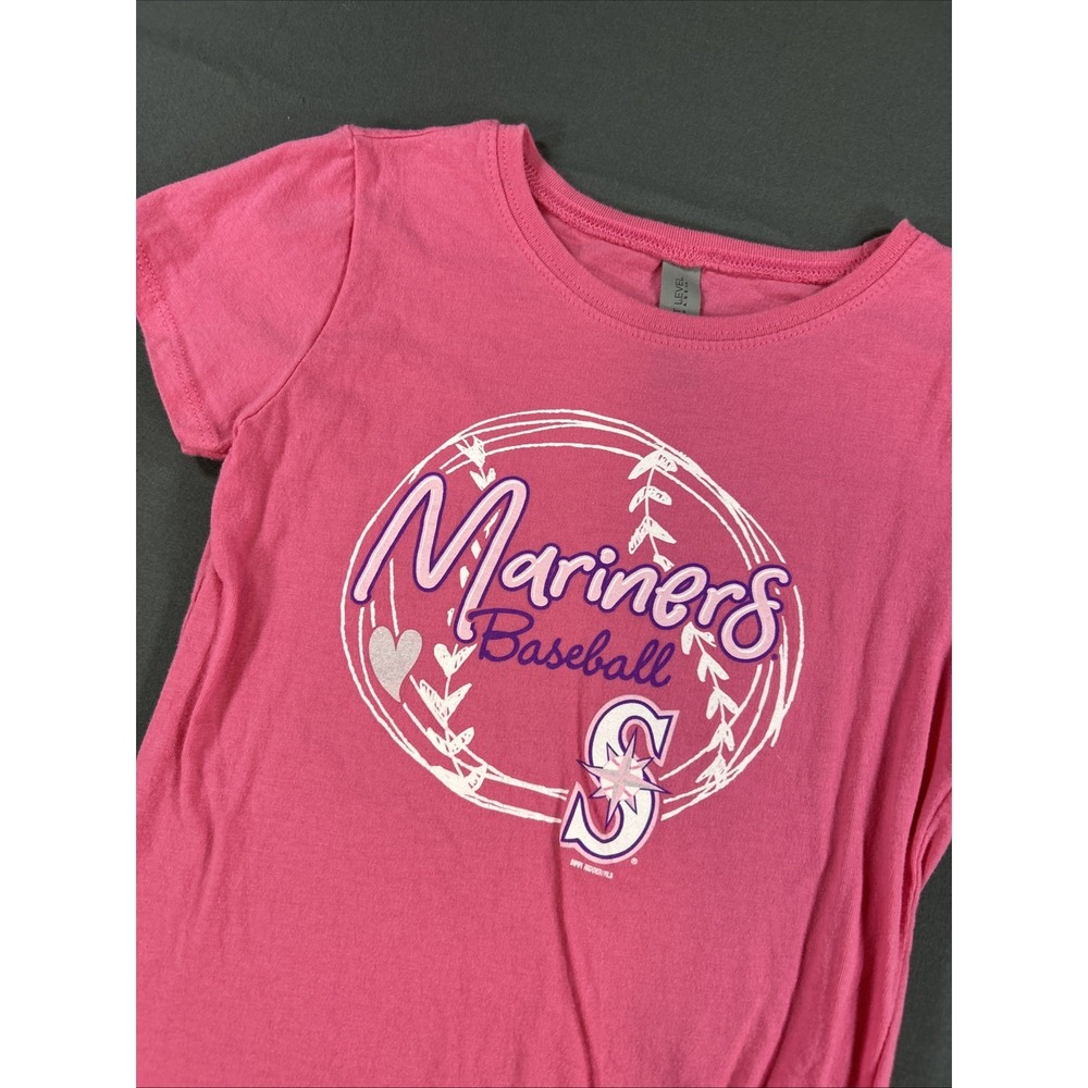 bright pink Seattle Mariners graphic t-shirt featuring a white circular Medium